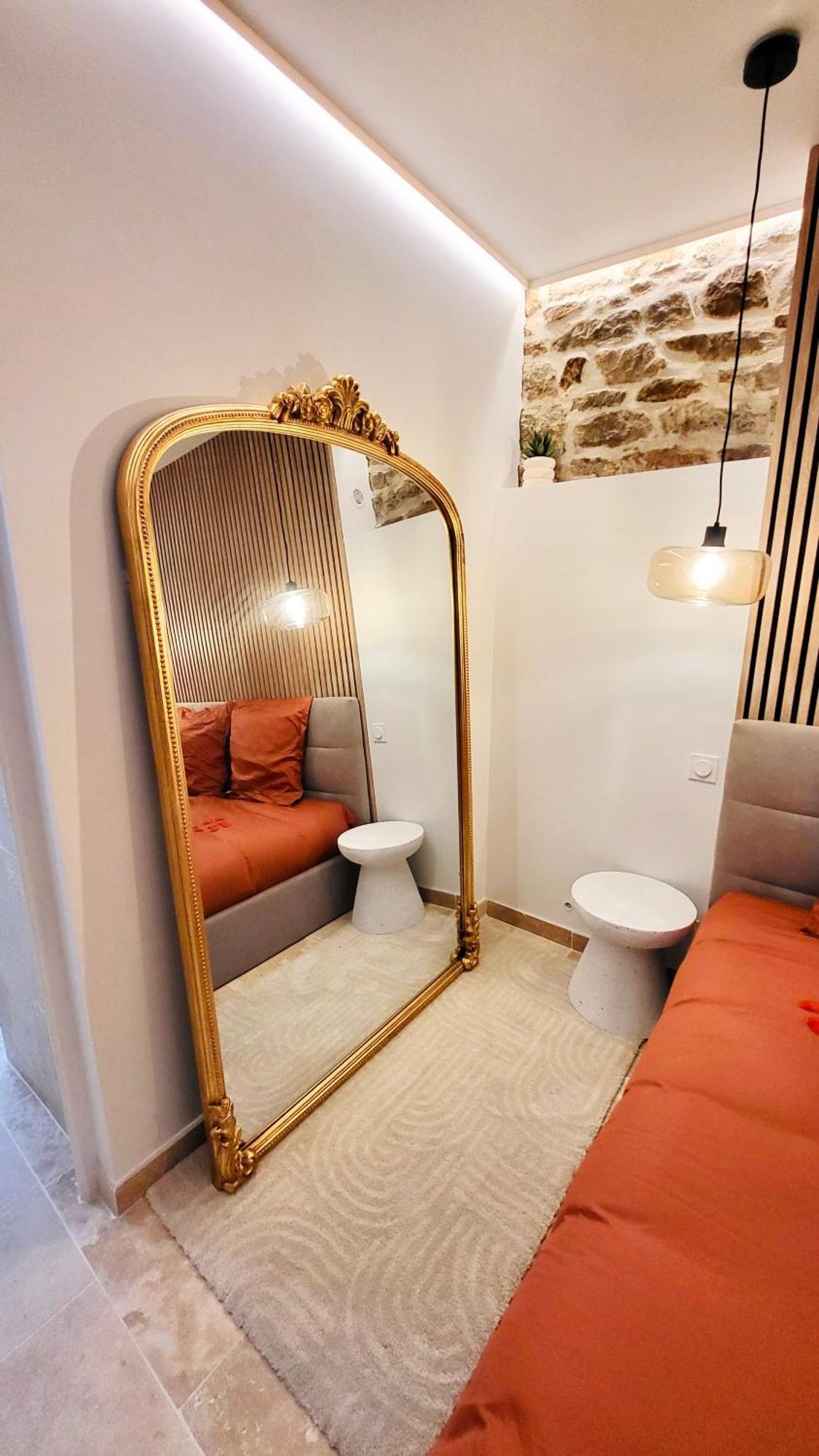 - La Suite Delos - Jacuzzi 2 Places - Centre Ville A Pied - Lit Queen Size - Parking Privee - Wifi - City Center Within Walking Distance - Quimper Exterior photo