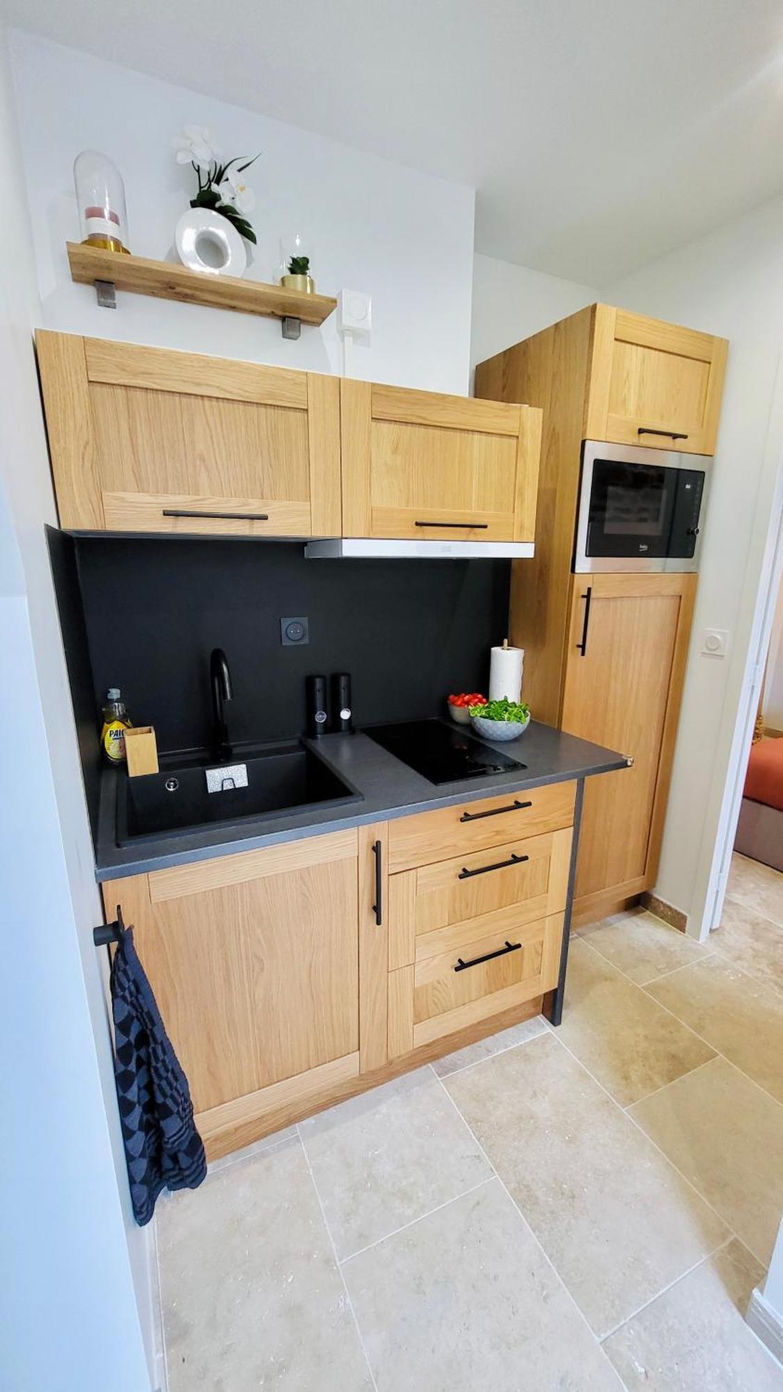 - La Suite Delos - Jacuzzi 2 Places - Centre Ville A Pied - Lit Queen Size - Parking Privee - Wifi - City Center Within Walking Distance - Quimper Exterior photo