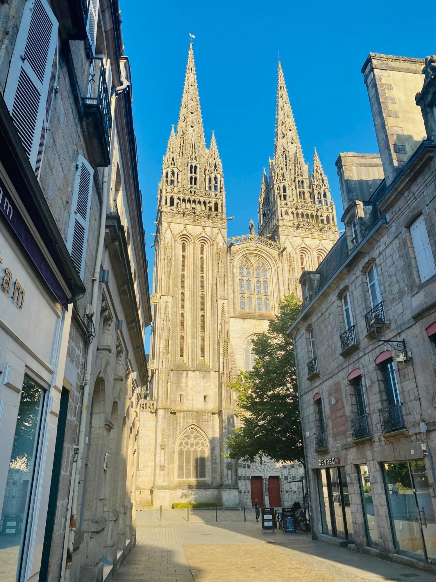- La Suite Delos - Jacuzzi 2 Places - Centre Ville A Pied - Lit Queen Size - Parking Privee - Wifi - City Center Within Walking Distance - Quimper Exterior photo